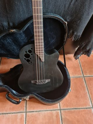 Bajo electro acústico Ovation como nuevo