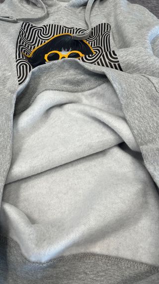 Hoodie cinza com estampa de mulher