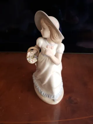 Figura porcelana Lladró niña con cesta