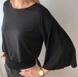 Blusa negra manga acampanada Talla M