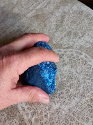 Piedra preciosa azul y blanca