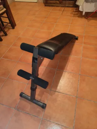 Banco de abdominales ajustable