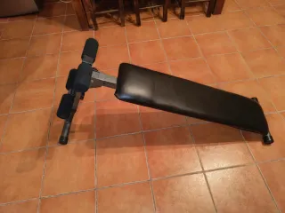 Banco de abdominales ajustable