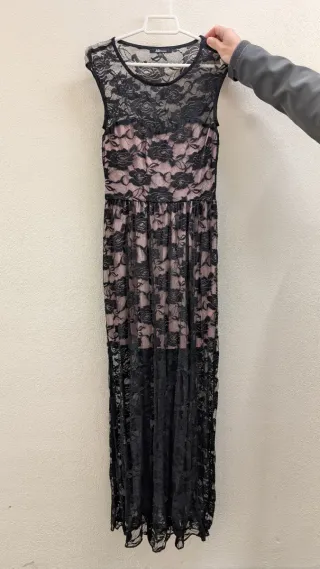 Vestido largo de encaje negro