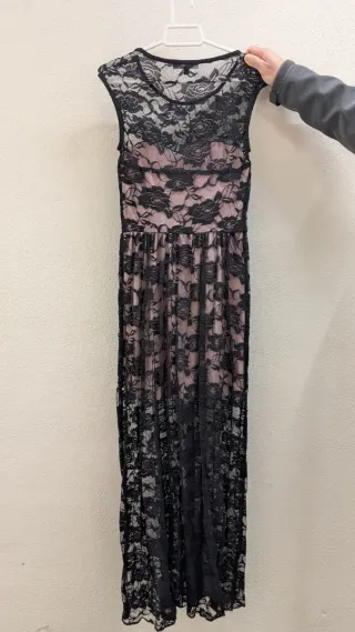 Vestido largo de encaje negro