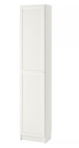 Librería Billy Ikea con puerta