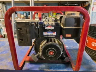 Generador Eléctrico Gasolina Rojo