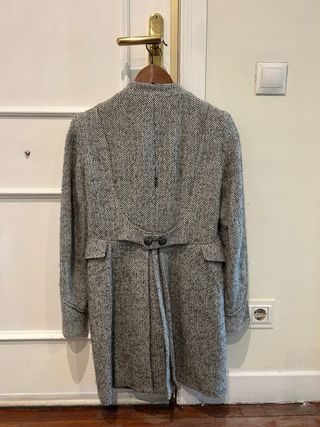 Abrigo largo botones gris y negro