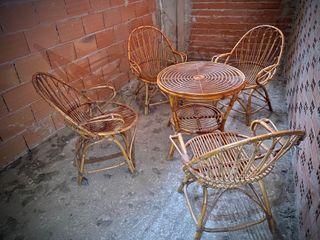 Conjunto mesa y 4 sillas de mimbre