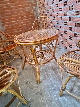Conjunto mesa y 4 sillas de mimbre