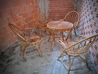 Conjunto mesa y 4 sillas de mimbre