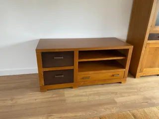Mueble TV madera maciza con cajones y estantes