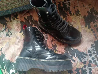 Botas charol negras plataforma talla 36