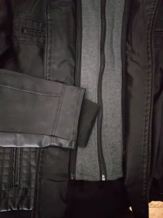 Cazadora de piel negra con capucha hombre