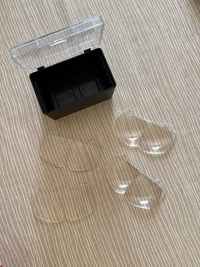 Casco con 4 lenti ingrandimento removibili e luce