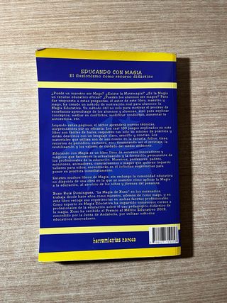 Libro sobre trucos de magia.