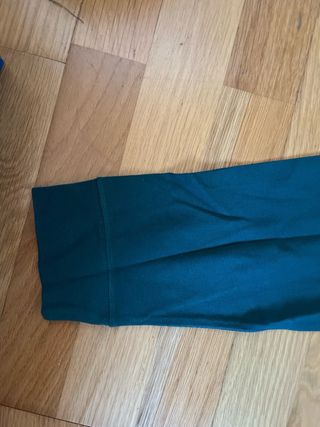 Polo Hollister manga larga verde nuevo