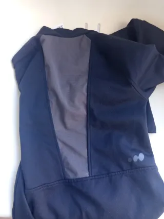 Camiseta térmica Decathlon azul T.10.Regalo gorro