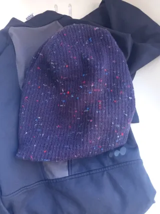 Camiseta térmica Decathlon azul T.10.Regalo gorro