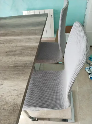 Mesa de comedor y 4 sillas