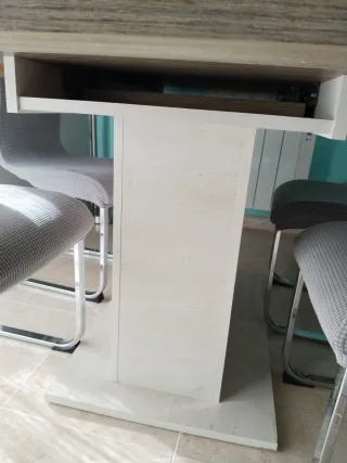 Mesa de comedor y 4 sillas