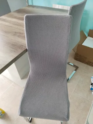 Mesa de comedor y 4 sillas