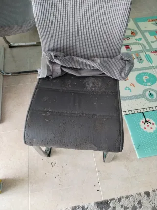 Mesa de comedor y 4 sillas