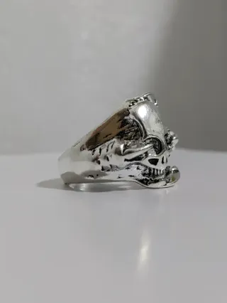 Anello teschio gotico