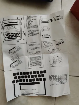 Macchina da scrivere Petite 500 vintage