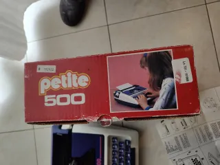 Macchina da scrivere Petite 500 vintage