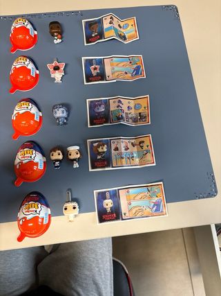 Kinder Joy Stranger Things 4 figure Tutti 10