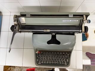 Máquina de escribir Hispano Olivetti Lexicon 80