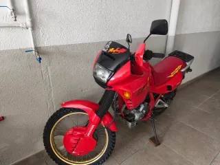 Honda NX 650 Dominator Roja