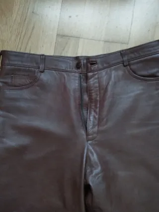 Pantalón de cuero marrón