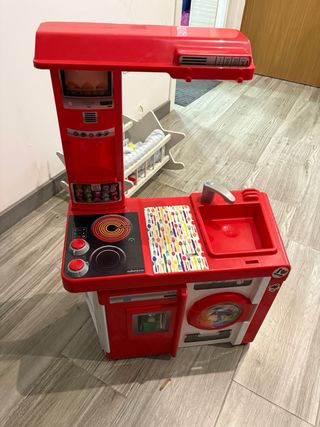 Cocina de juguete roja