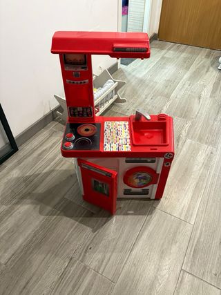 Cocina de juguete roja