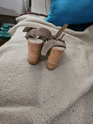 Sandalias Bimba y Lola Talla 38 Beige