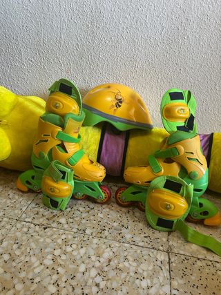 Patines en línea y casco infantil