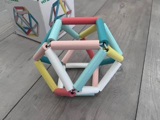 Pelota de madera estimulación infantil