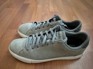 Zapatillas Adidas NEO Grises y Blancas