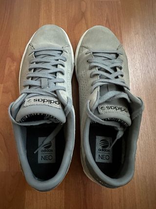 Zapatillas Adidas NEO Grises y Blancas