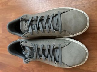 Zapatillas Adidas NEO Grises y Blancas