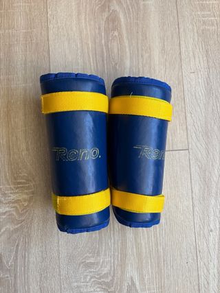 Pack Espinilleras y Guantes Hockey Patines