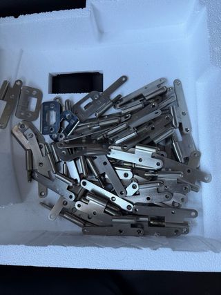 Manillas y pernios para puertas