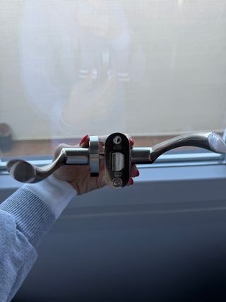 Manillas y pernios para puertas