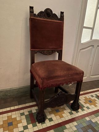Sillas de nogal antiguas talladas