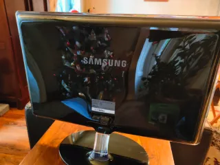 Xbox One 1TB + 2 controller + monitor Samsung