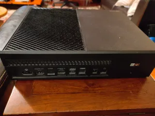 Xbox One 1TB + 2 controller + monitor Samsung