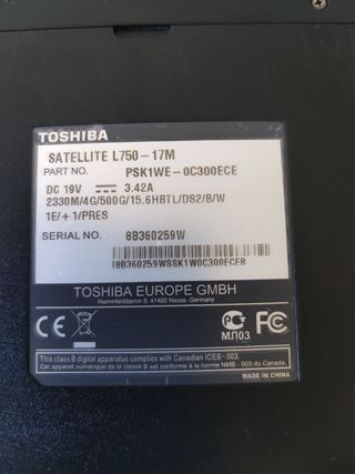 Portátil Toshiba Rojo con CD (Urge)