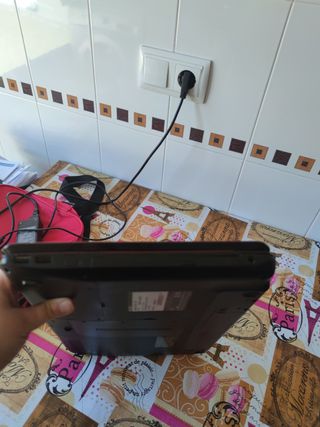 Portátil Toshiba Rojo con CD (Urge)